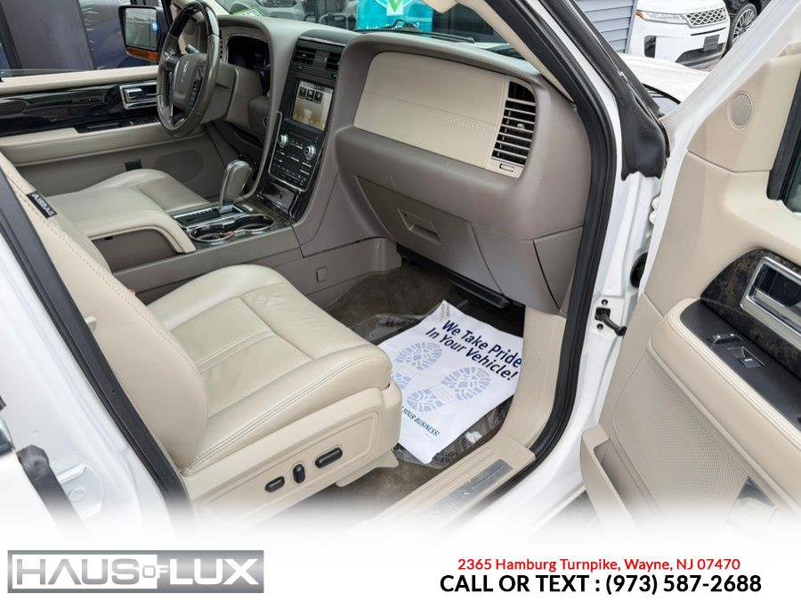 Used 2017 Lincoln Navigator Select image 22