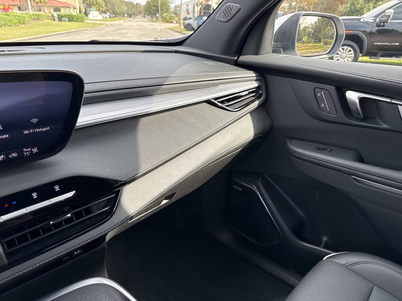 Used 2025 Buick Enclave Preferred image 24