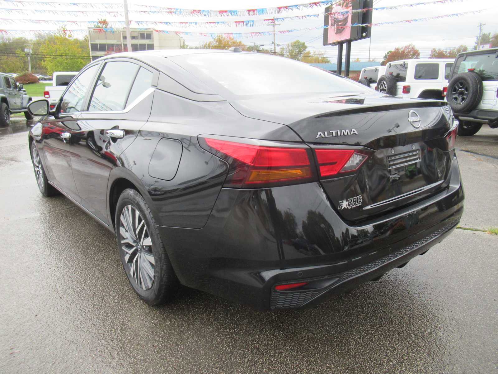 Used 2023 Nissan Altima 2.5 SV image 3