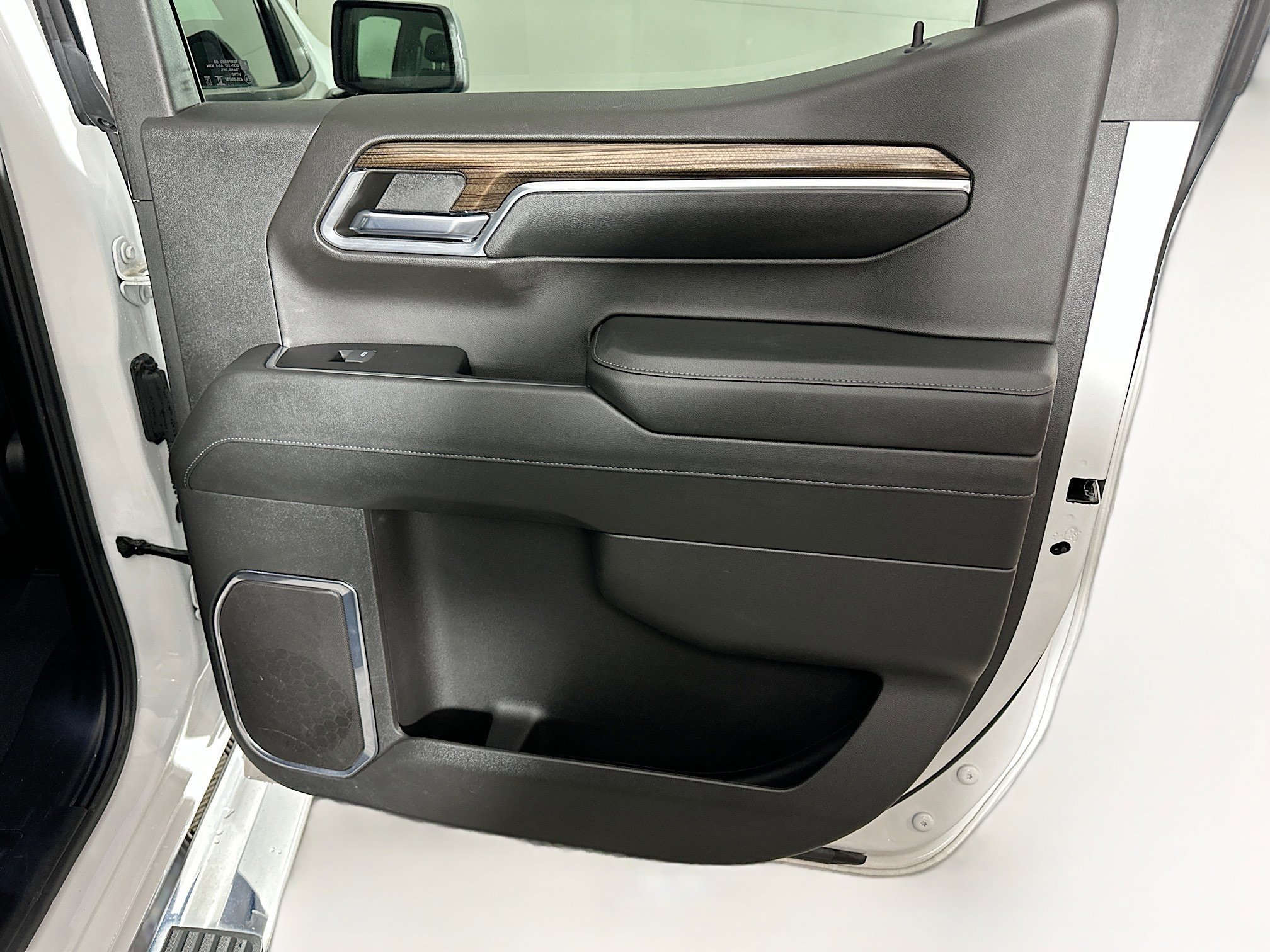 Used 2024 Chevrolet Silverado 1500 LT image 28