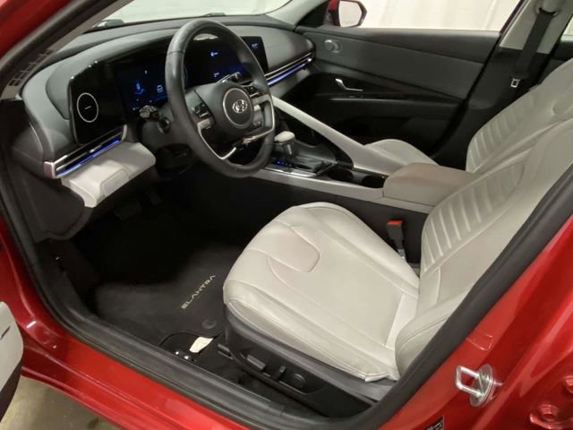 Used 2022 Hyundai Elantra Limited image 10