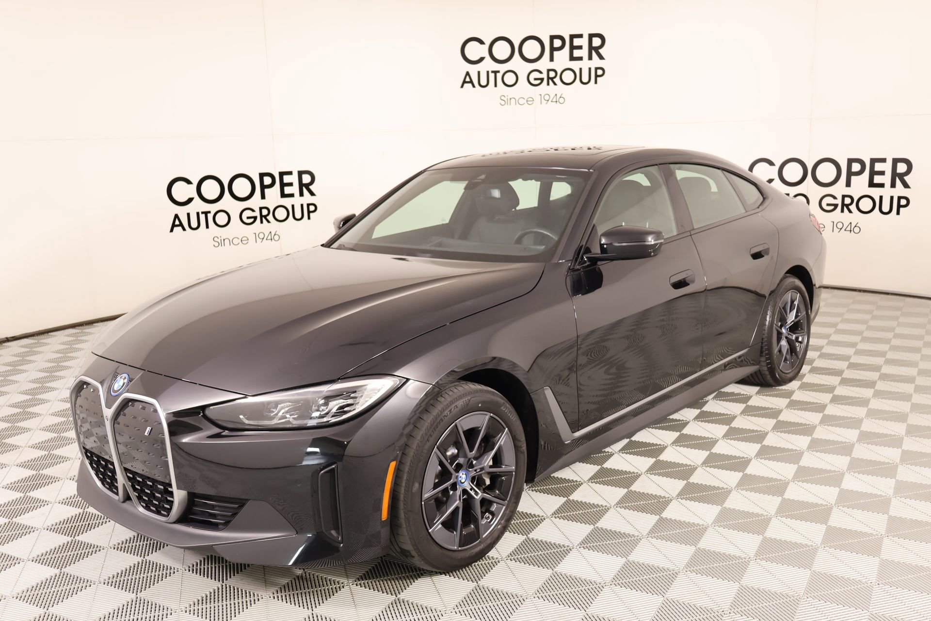 Used 2023 BMW i4 eDrive35 w/ Premium Package RWD image 11
