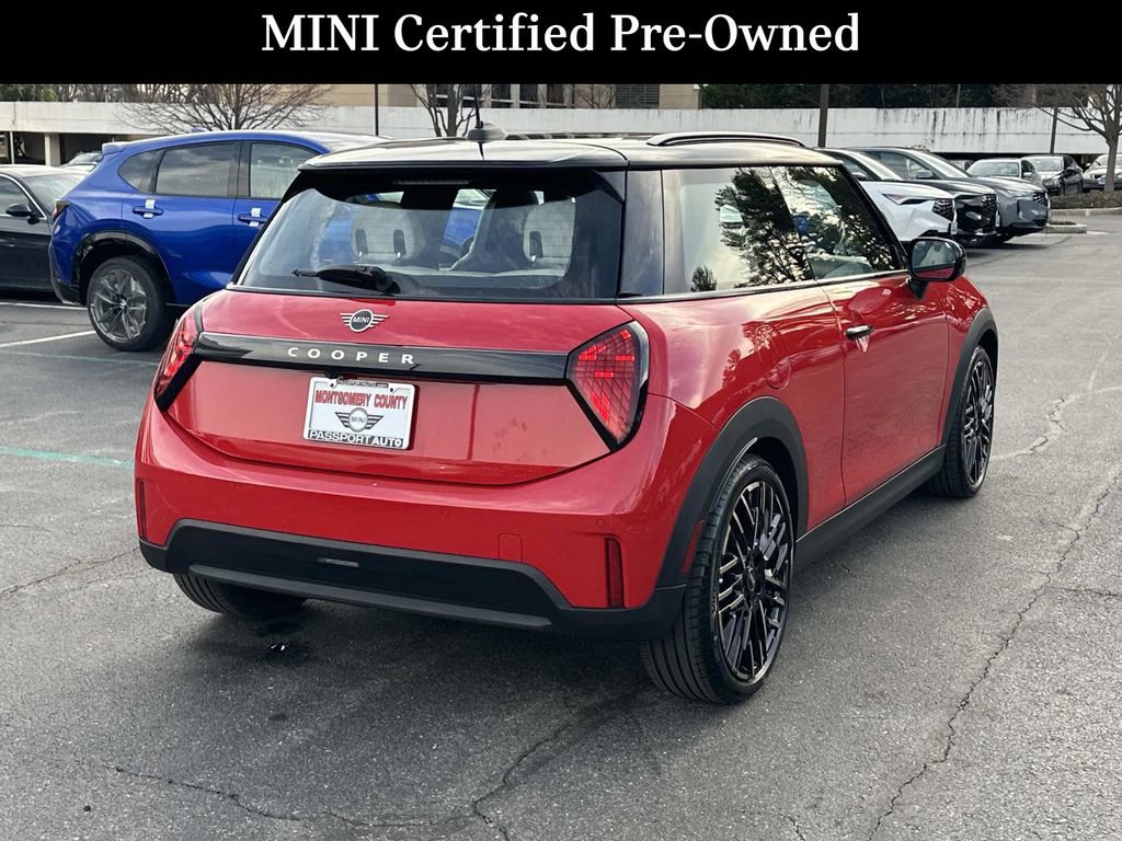 Used 2025 MINI Cooper 2-Door Hardtop image 4