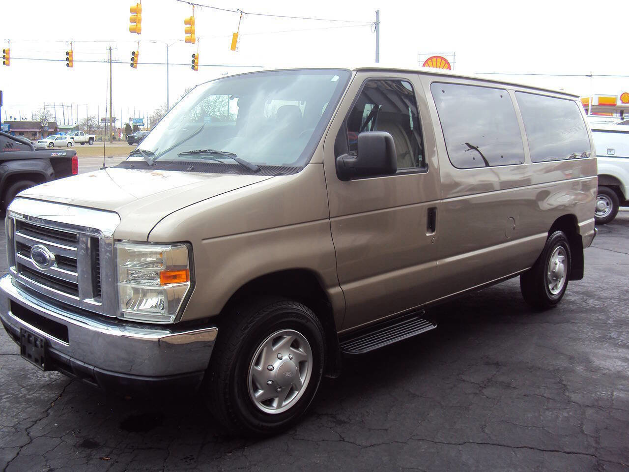 Used 2011 Ford E-150 and Econoline 150 Wagon image 3