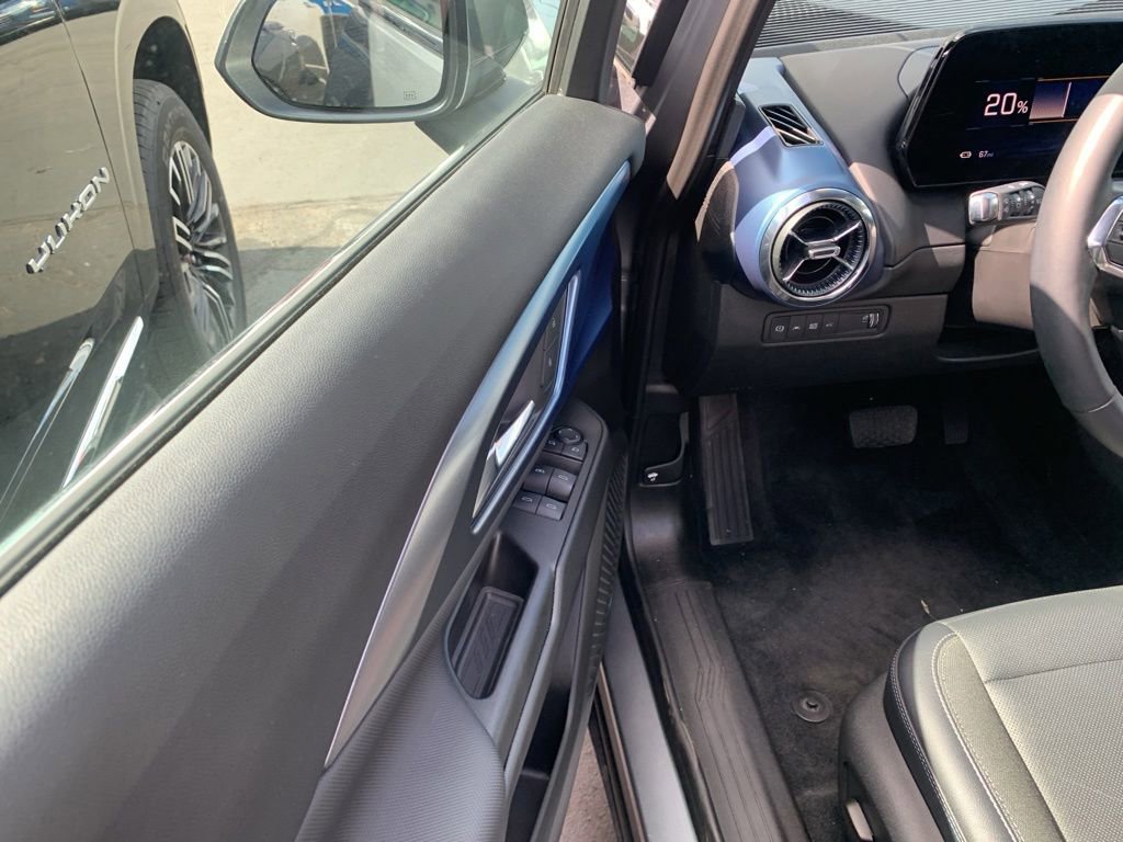 Used 2025 Chevrolet Equinox EV LT w/ Convenience Package FWD image 16