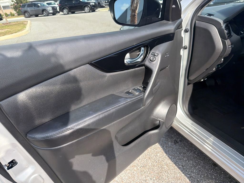Used 2022 Nissan Rogue Sport SL w/ Premium Package AWD/4WD image 13