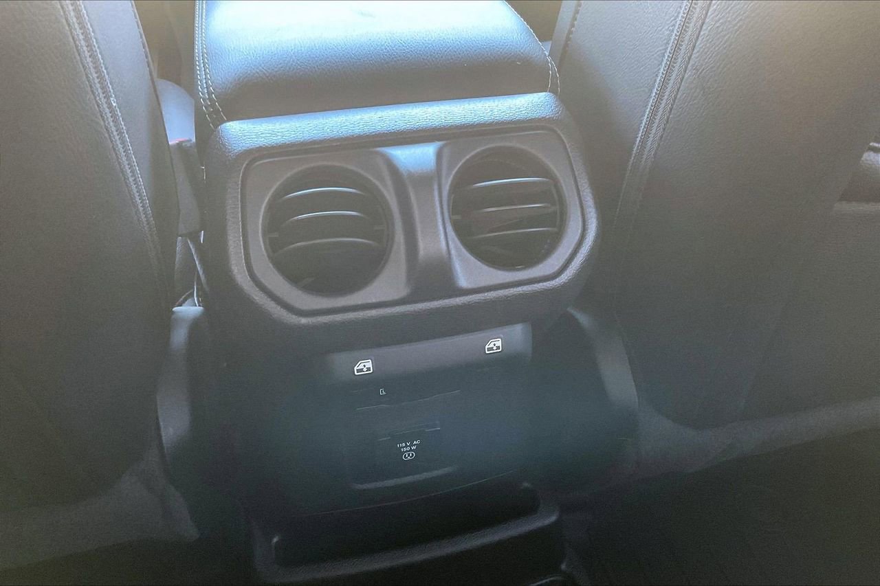 Used 2022 Jeep Wrangler Unlimited Sahara image 17