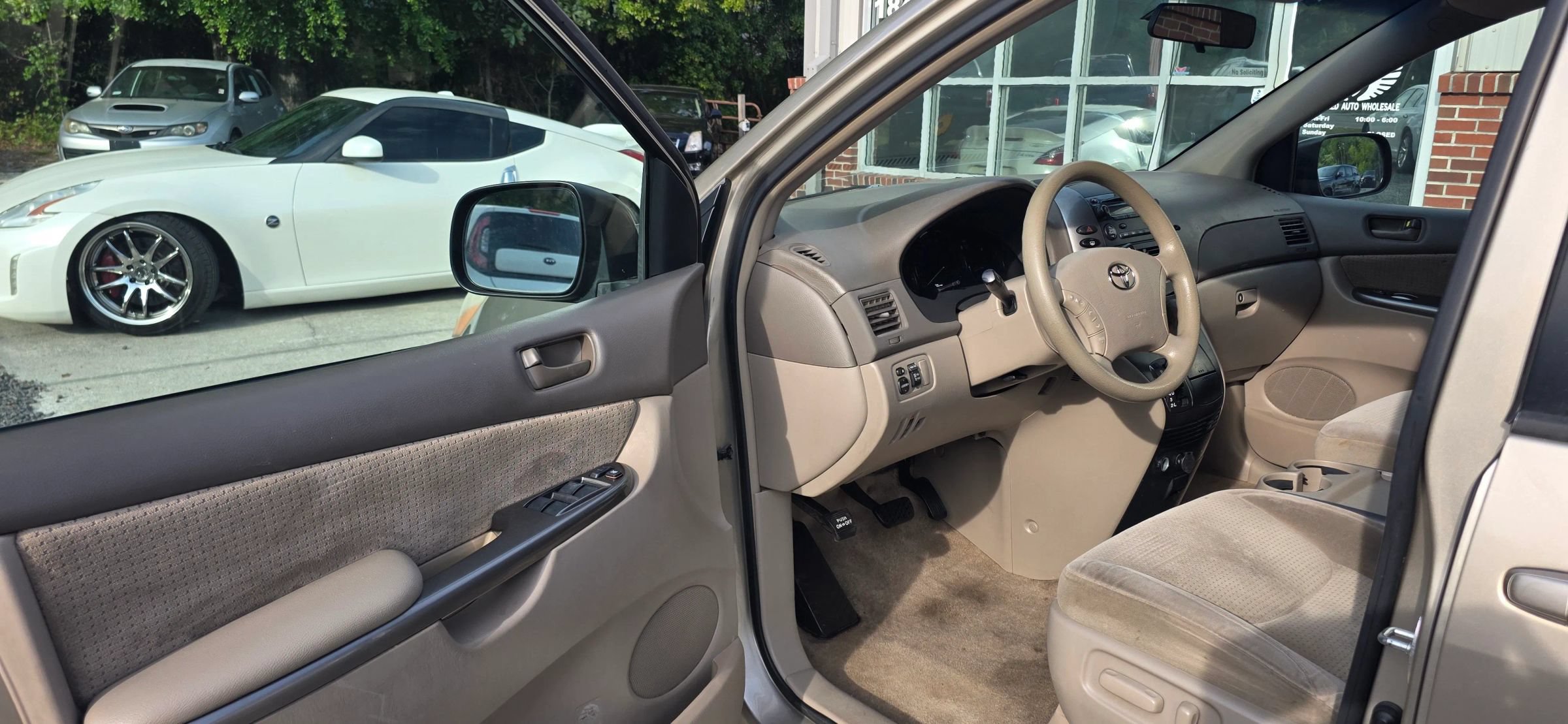 Used 2010 Toyota Sienna CE FWD image 9