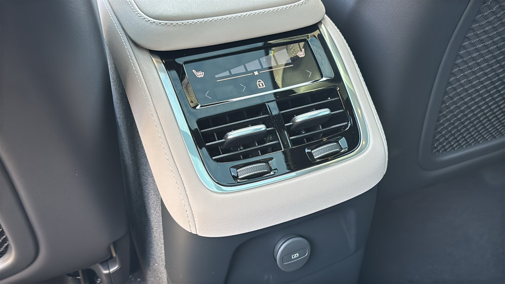 New 2027 Volvo XC90 T8 Plus AWD/4WD image 9
