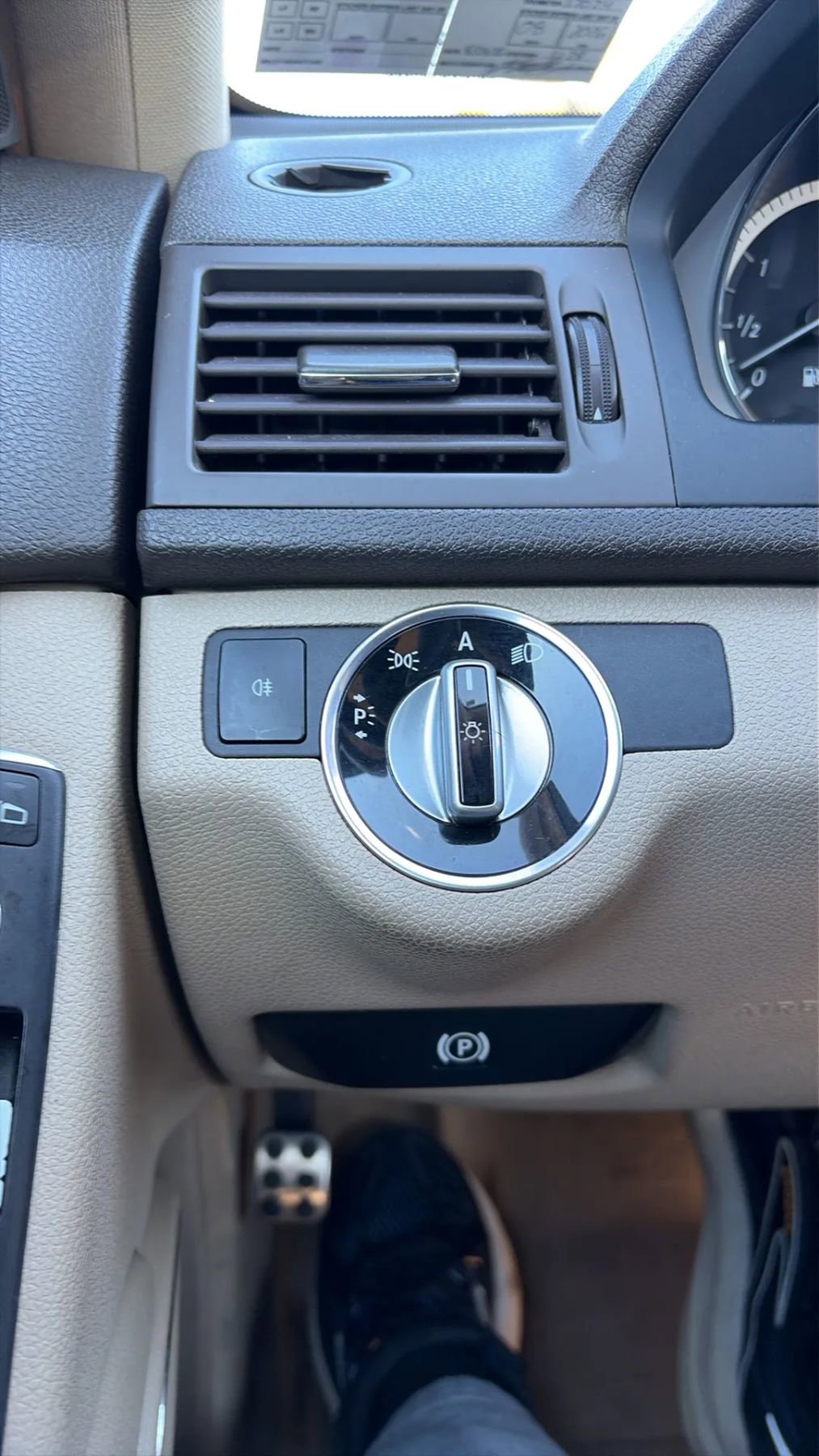 Used 2011 Mercedes-Benz C 300 4MATIC Sedan image 37