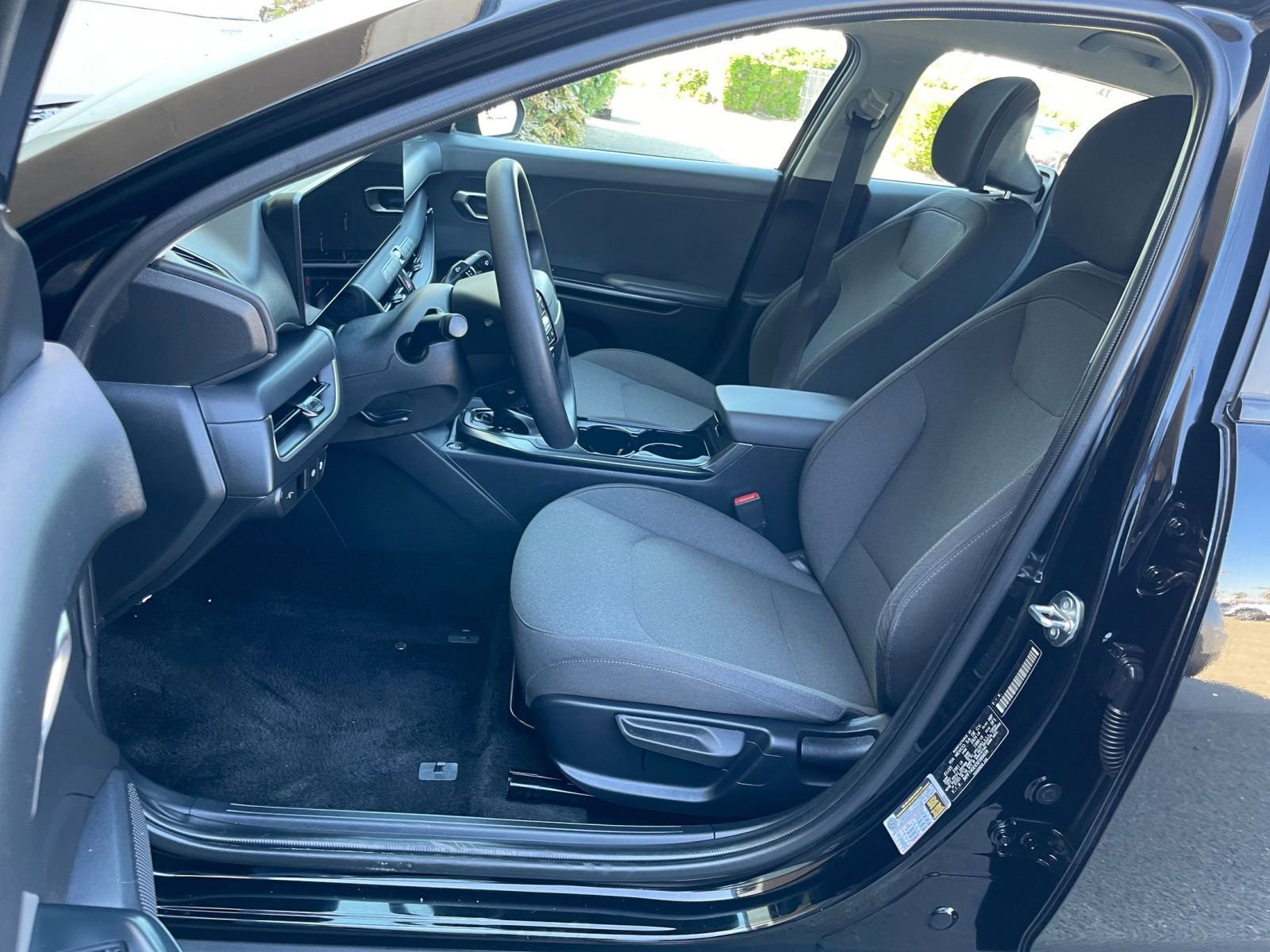 Used 2025 Kia K4 LXS image 37