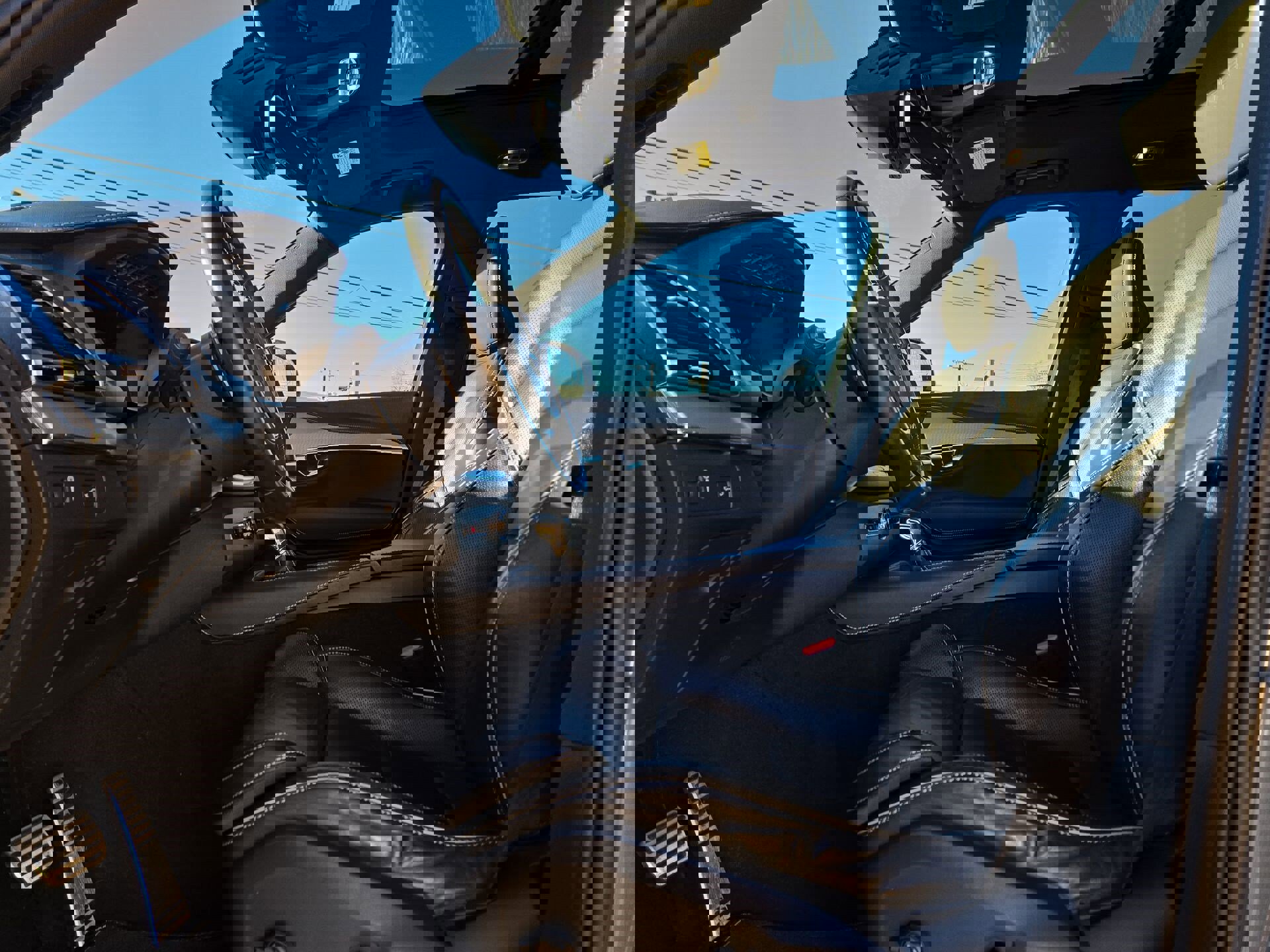 Used 2020 Volvo XC90 T6 R-Design image 16