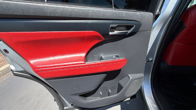 Used 2023 Toyota Highlander XSE AWD/4WD image 14