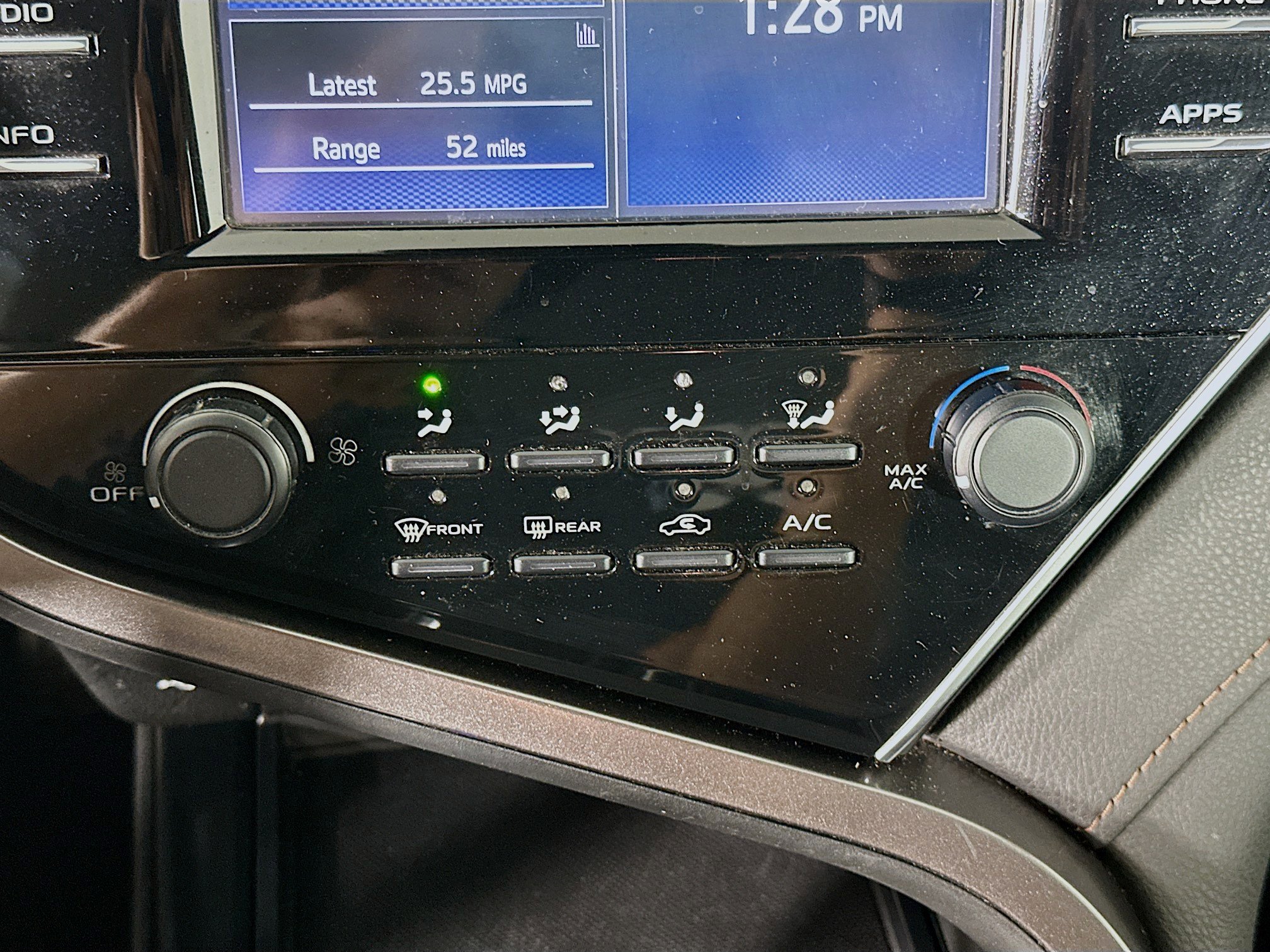 Used 2018 Toyota Camry LE FWD image 22