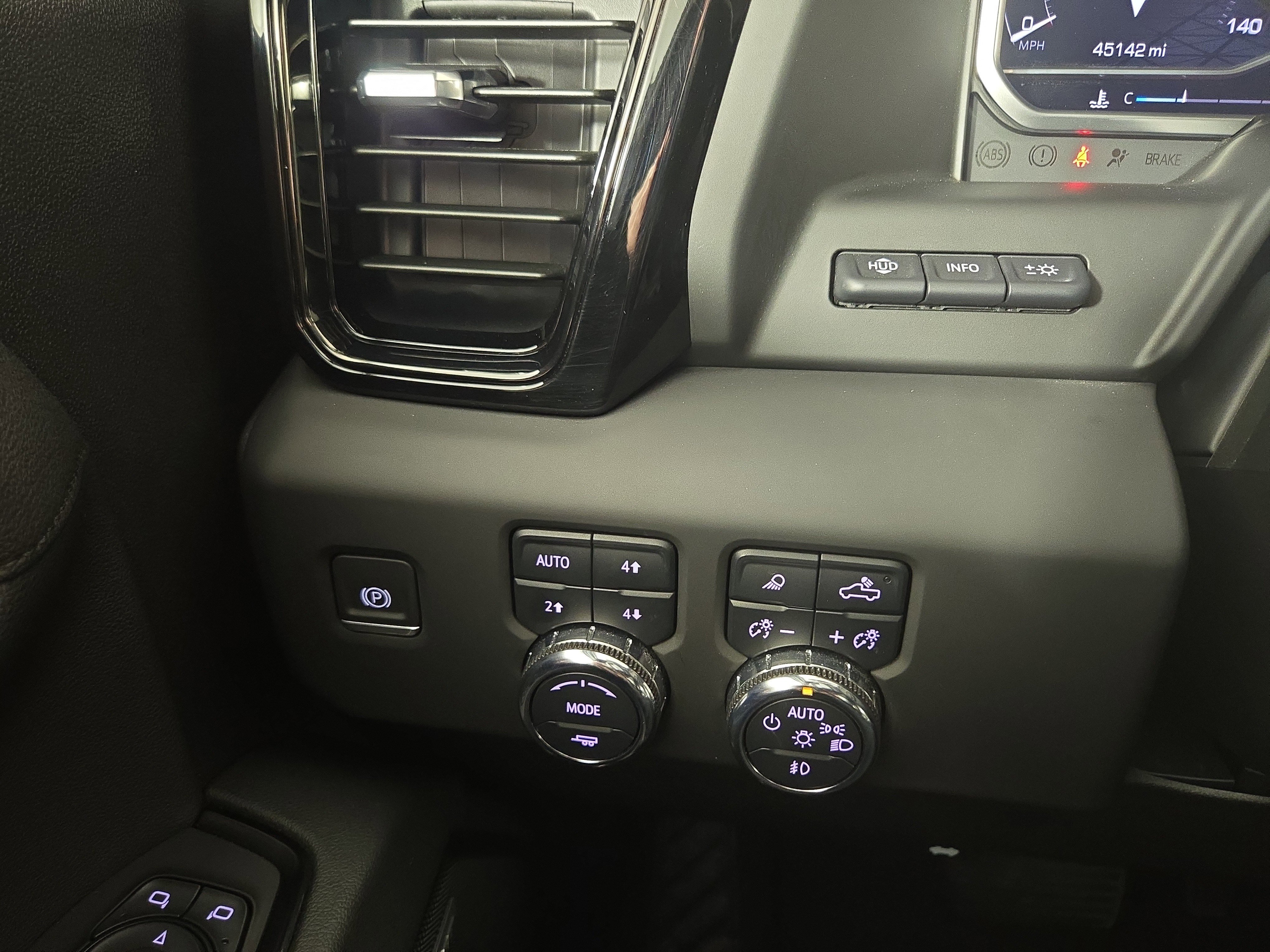 Certified 2023 GMC Sierra 1500 AT4 w/ Technology Package AWD/4WD image 28