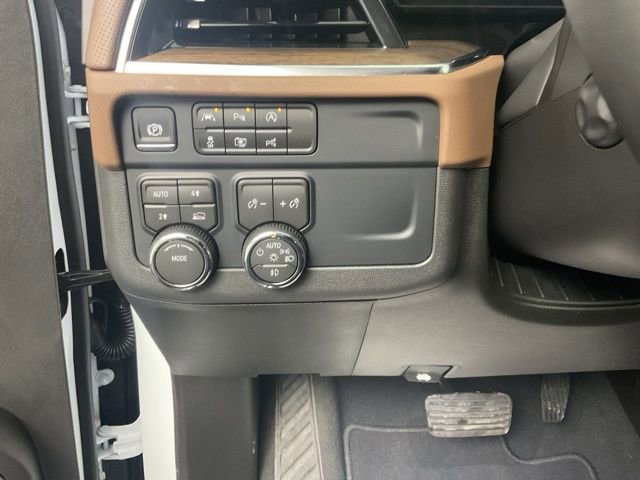 Certified 2026 Chevrolet Suburban High Country image 15