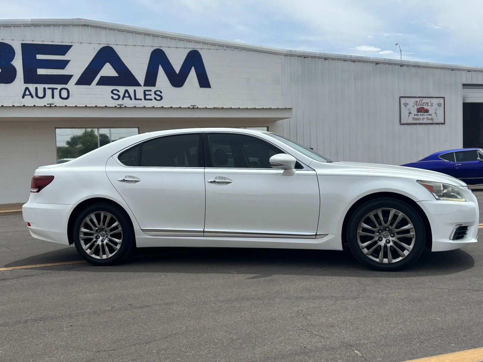 Used 2013 Lexus LS 460 w/ Comfort Pkg RWD image 2