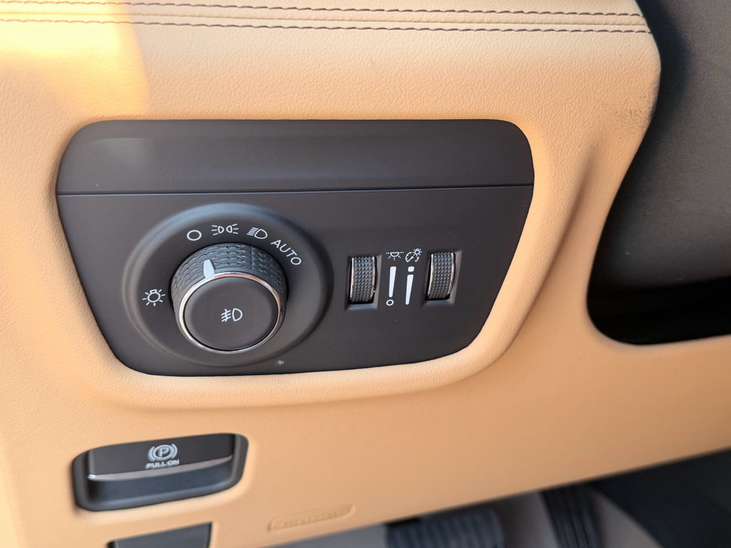 Used 2024 Jeep Grand Cherokee L Summit AWD/4WD image 12