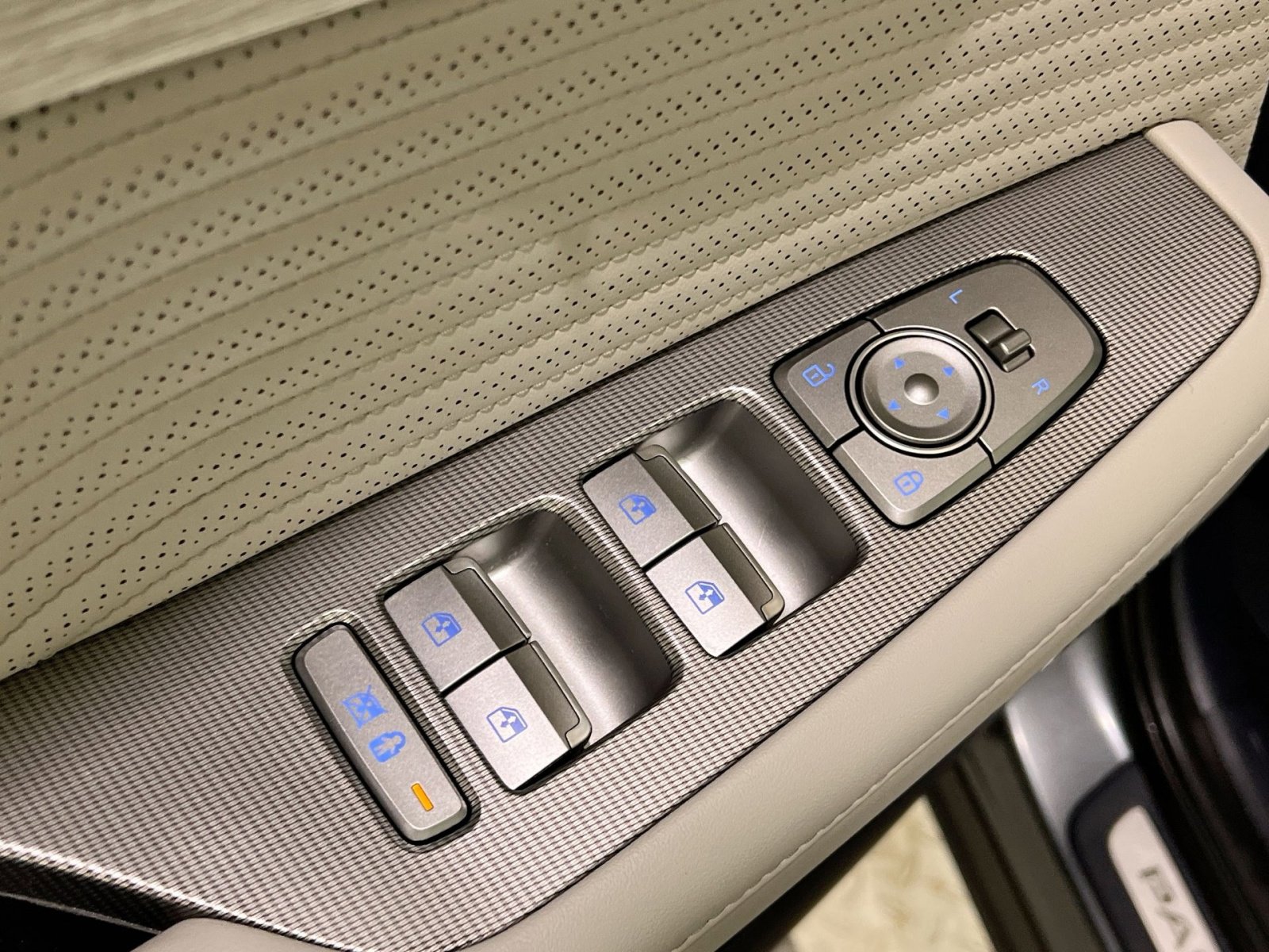 Used 2023 Hyundai Palisade Calligraphy image 32