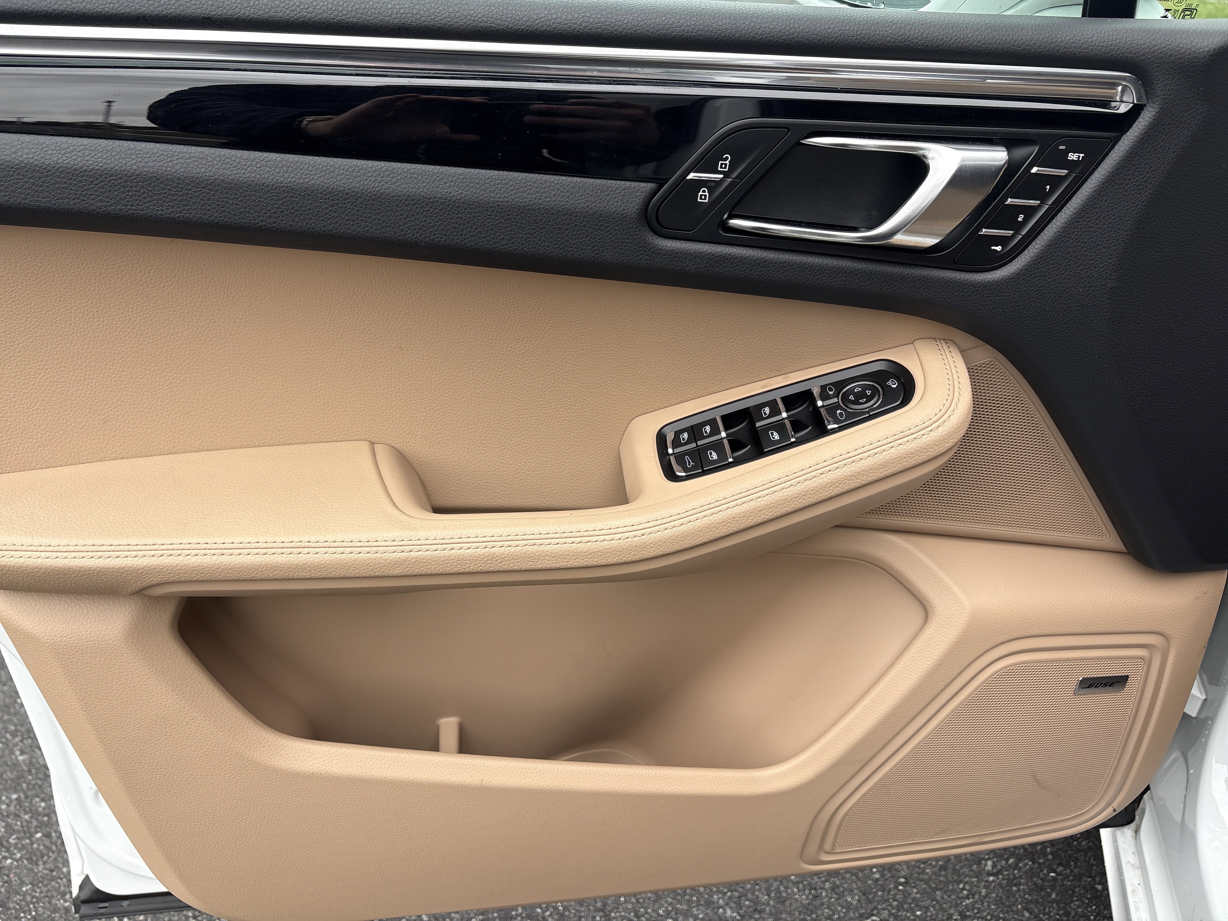 Certified 2025 Porsche Macan image 13