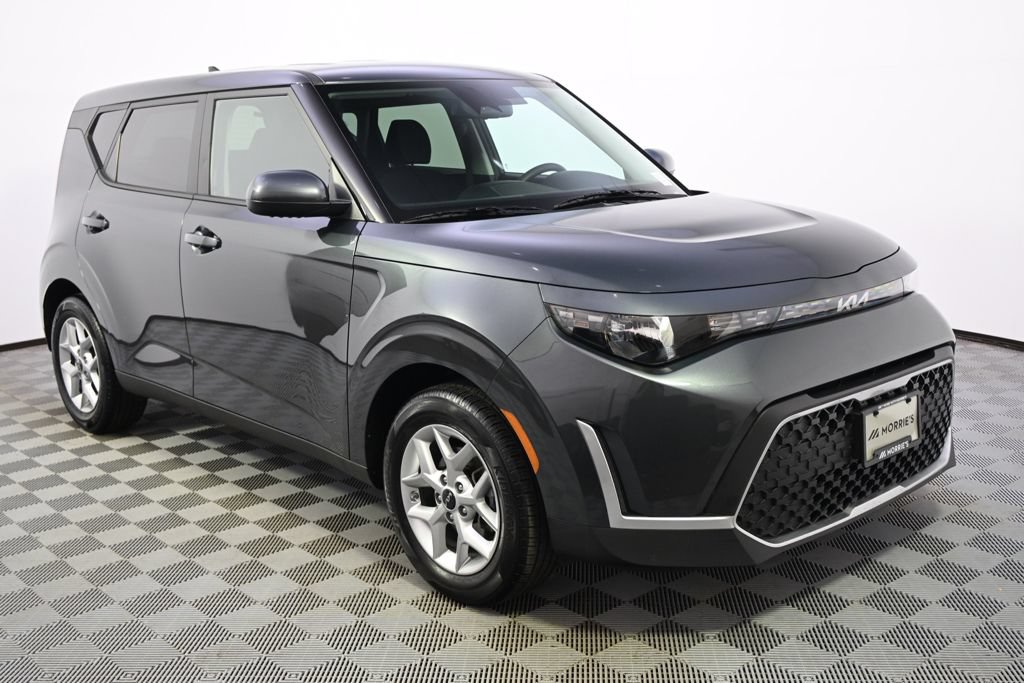 Used 2025 Kia Soul LX w/ LX Technology Package FWD image 8