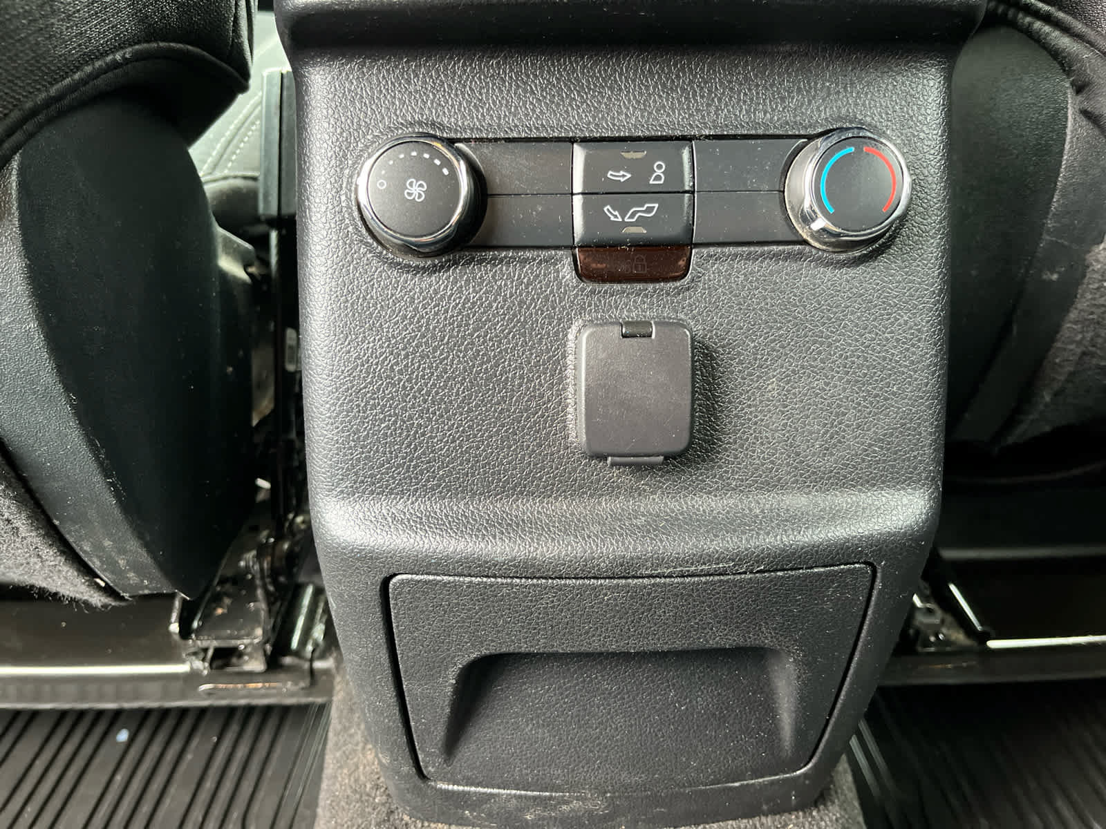 Used 2018 Ford Explorer XLT w/ Equipment Group 201A AWD/4WD image 25