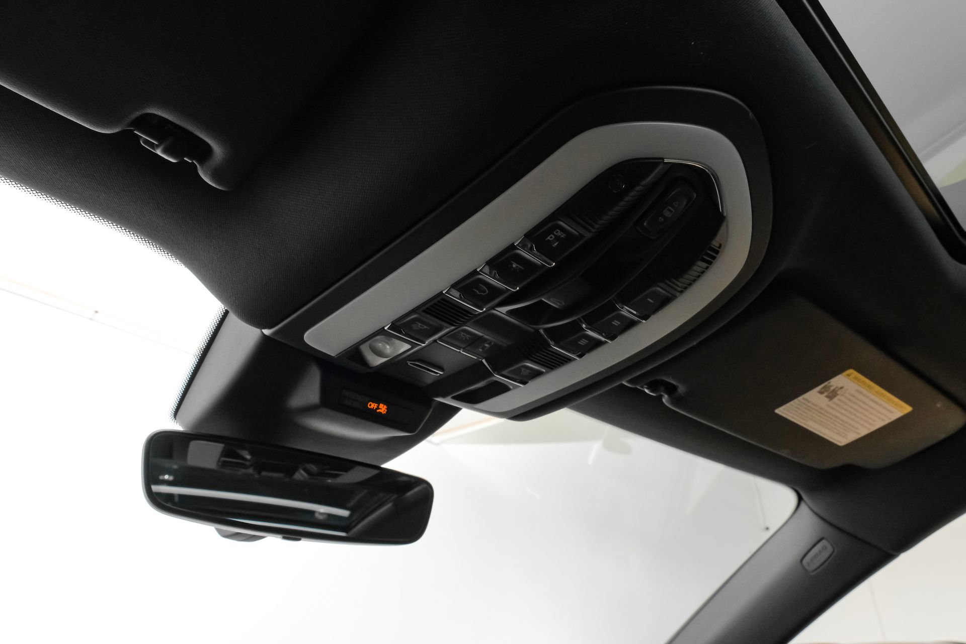 Used 2023 Porsche Macan Turbo AWD/4WD image 37