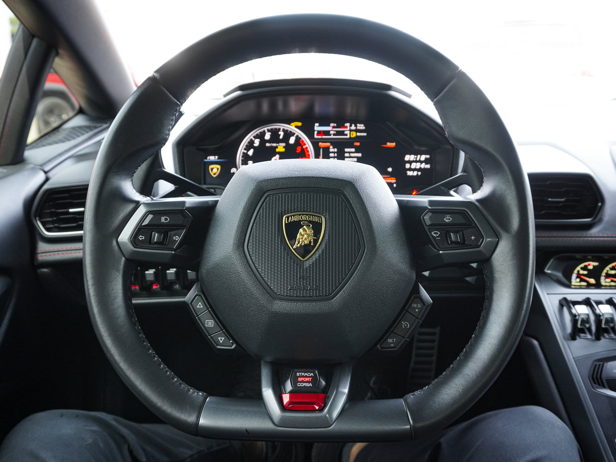 Used 2019 Lamborghini Huracan LP 580-2 RWD image 18