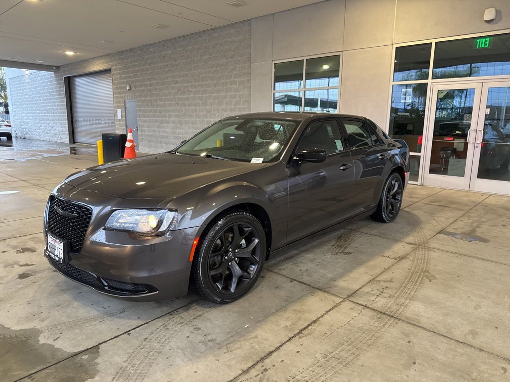 Certified 2023 Chrysler 300 Touring w/ Sport Appearance Package image 4