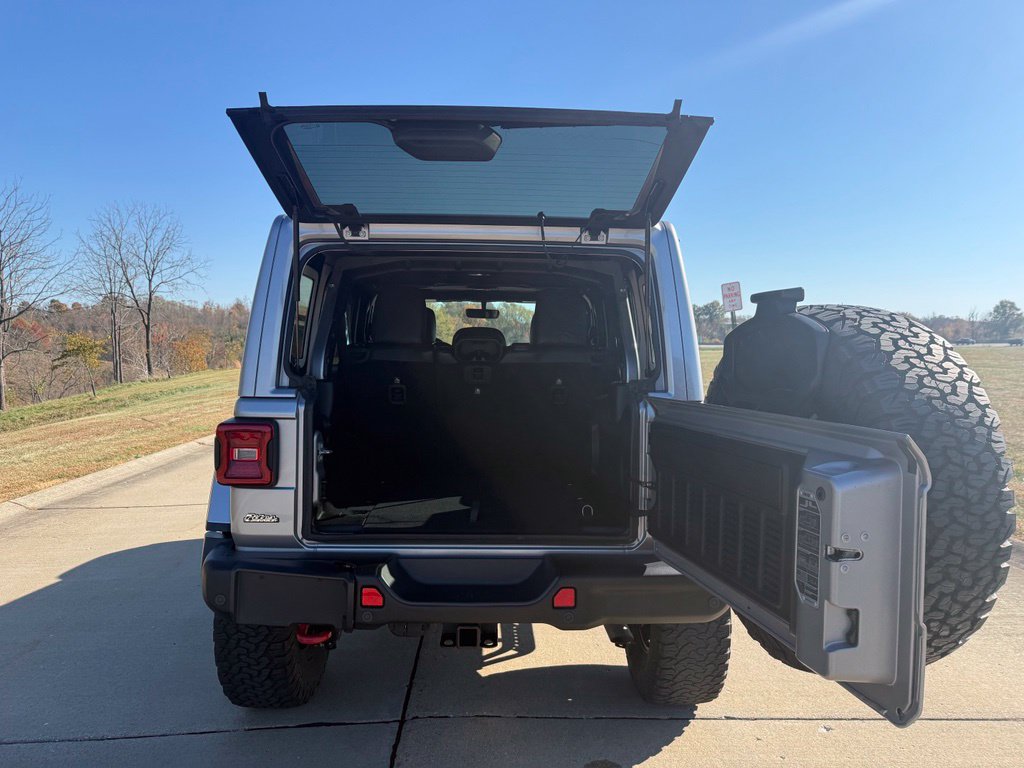 Used 2018 Jeep Wrangler Unlimited Rubicon w/ Dual Top Group AWD/4WD image 5