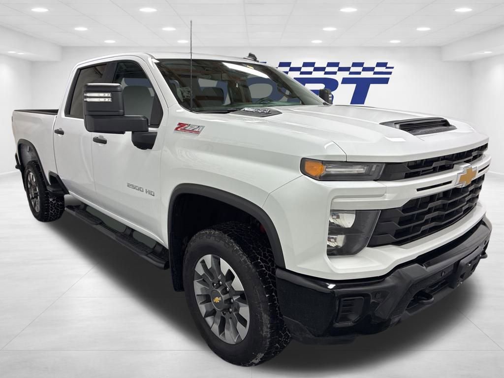 Used 2025 Chevrolet Silverado 2500 Custom w/ Custom Value Package image 4