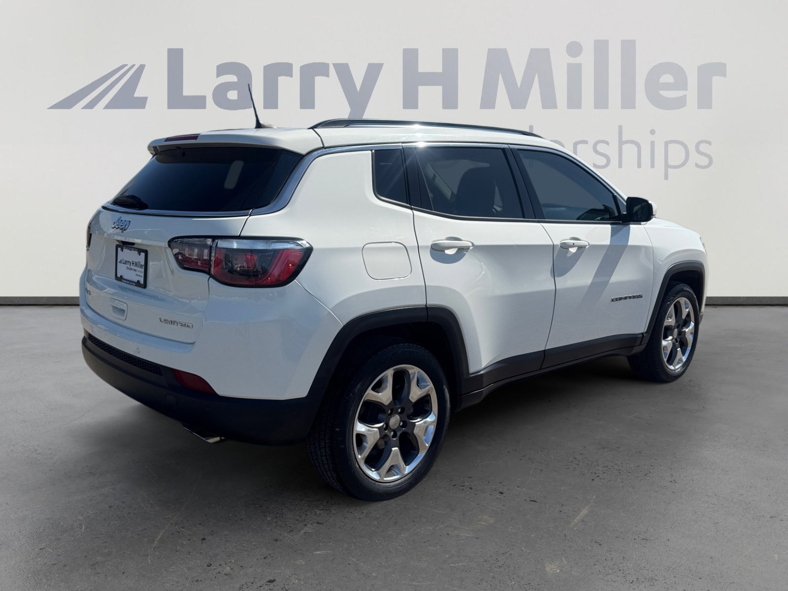 Used 2019 Jeep Compass Limited w/ Safety & Security Group AWD/4WD image 5