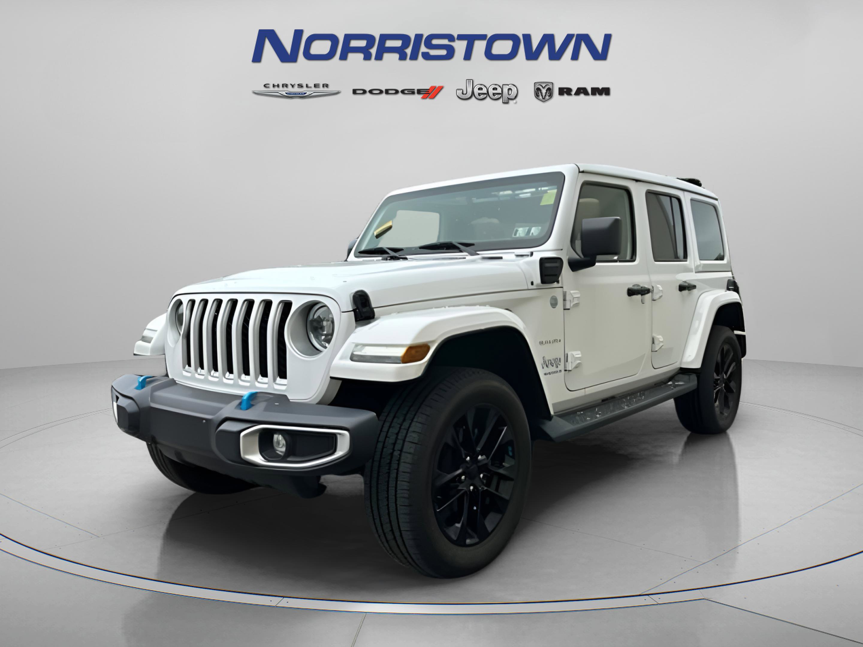 Used 2023 Jeep Wrangler Unlimited Sahara w/ Cold Weather Group AWD/4WD image 3