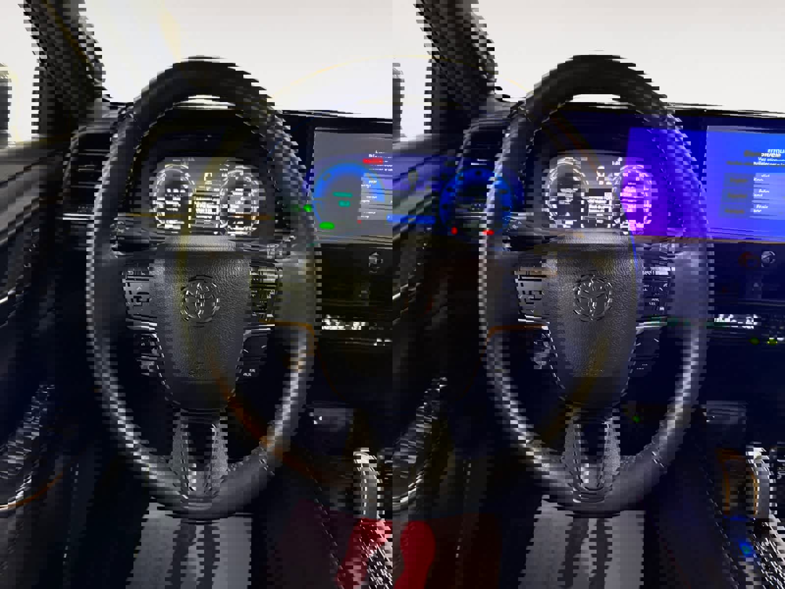 Used 2023 Toyota Crown Limited image 16