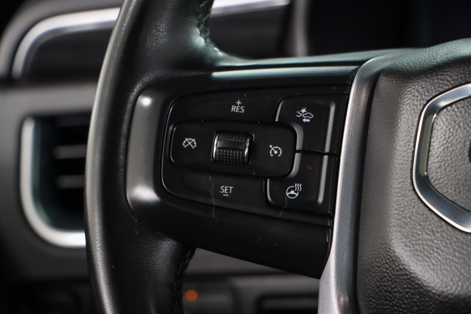 Used 2023 GMC Yukon SLT w/ SLT Luxury Package image 14