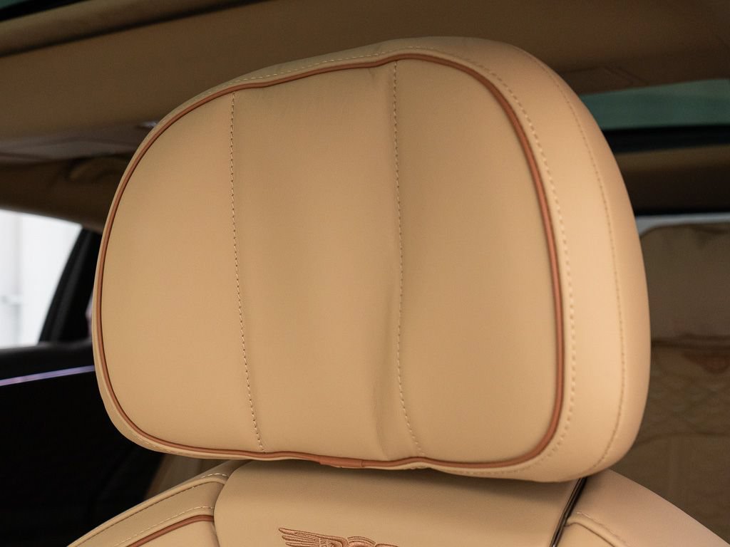 Used 2025 Bentley Flying Spur Plug-In Hybrid AWD/4WD image 17