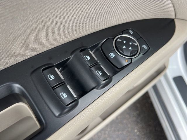 Used 2017 Ford Fusion SE image 26
