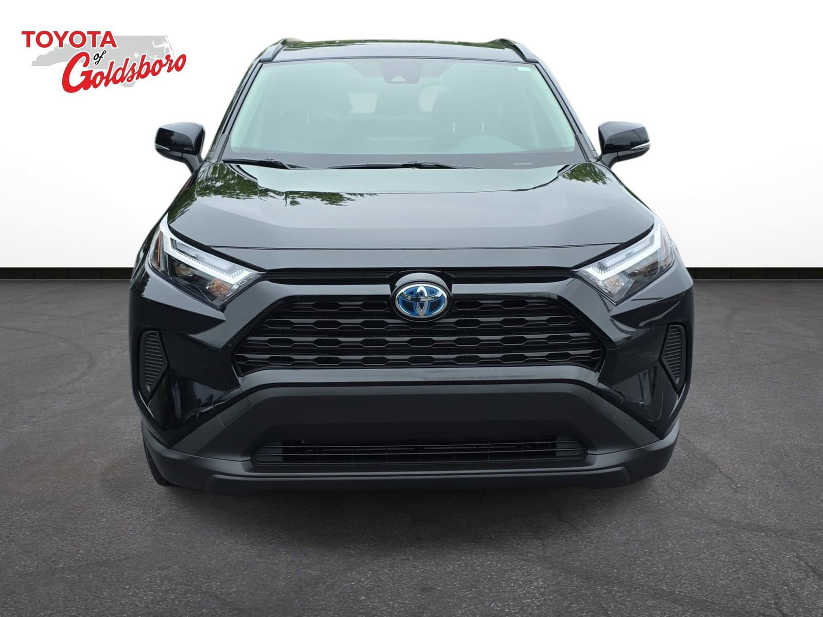 Used 2024 Toyota RAV4 XLE AWD/4WD image 2