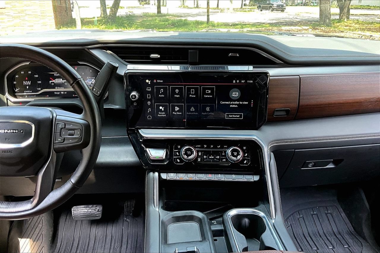 Used 2025 GMC Sierra 2500 Denali Ultimate AWD/4WD image 9