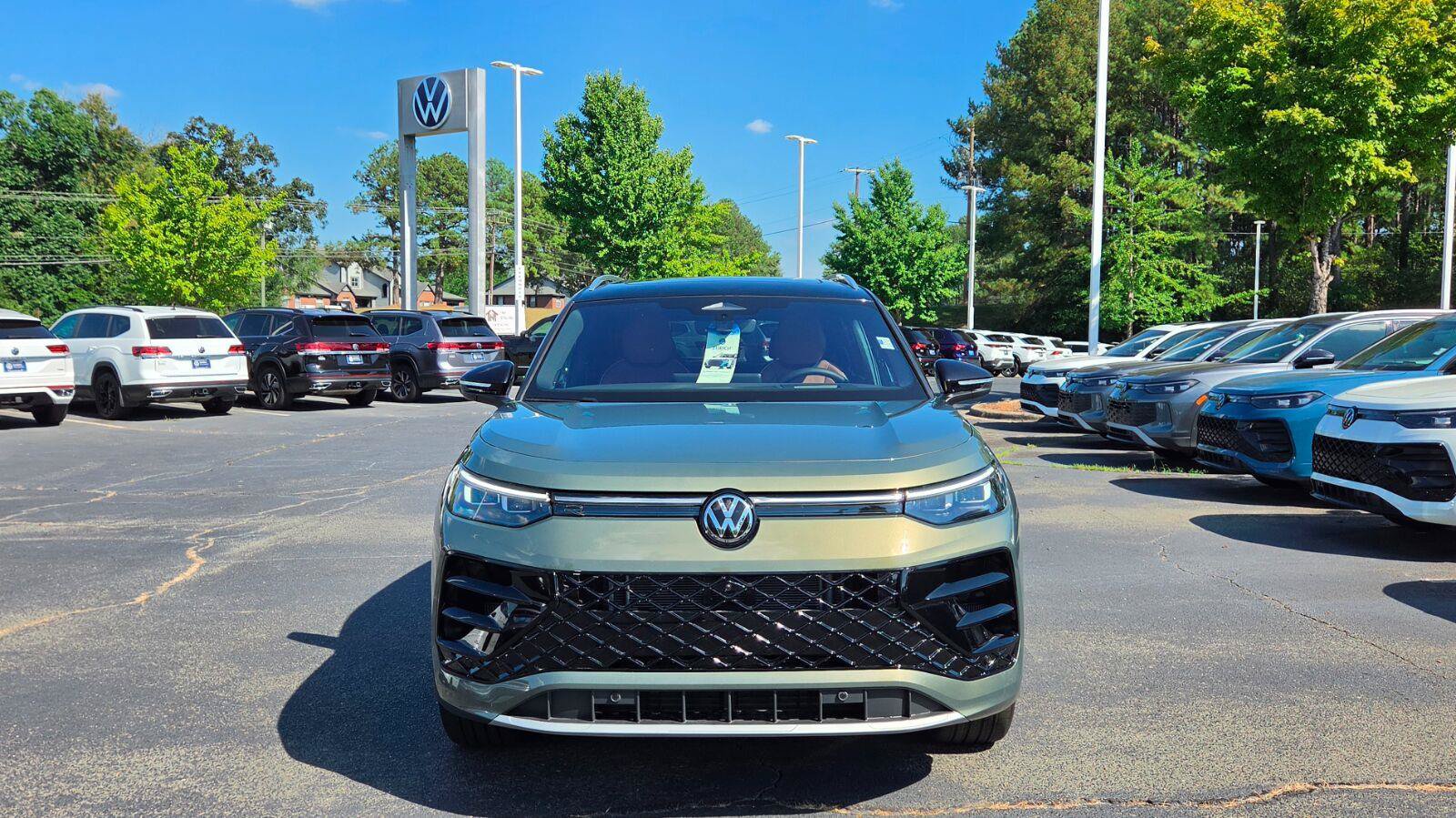 New 2026 Volkswagen Tiguan SEL R-Line AWD/4WD image 8
