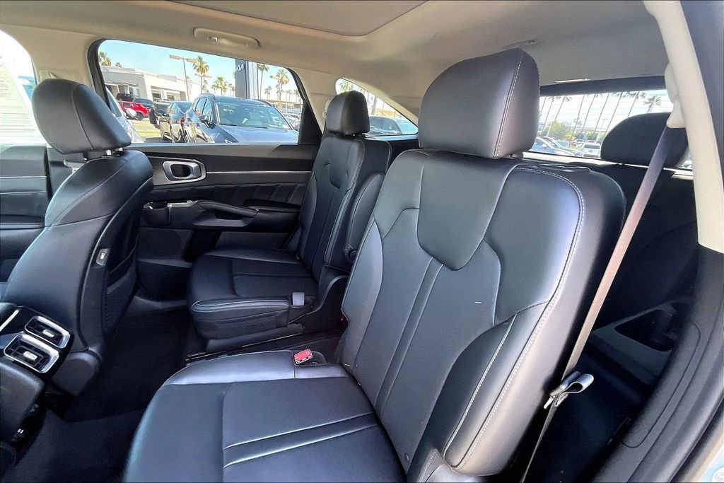 Used 2023 Kia Sorento SX image 17