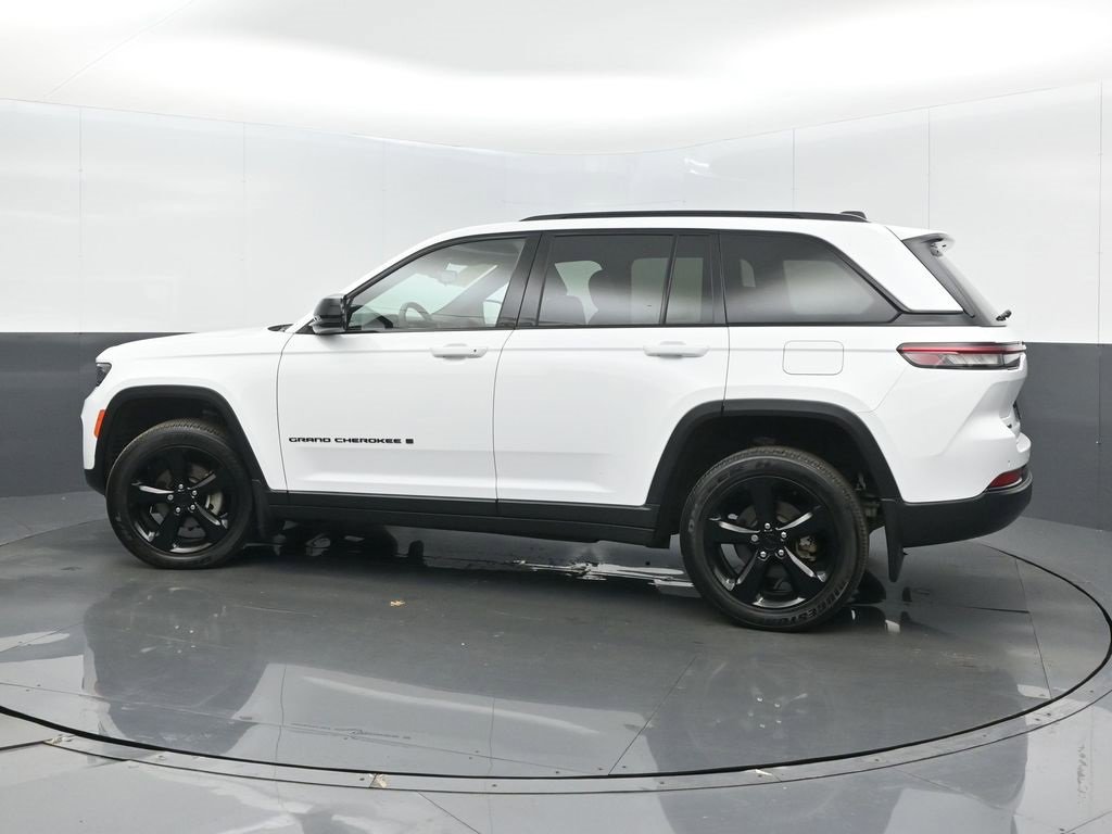 Used 2023 Jeep Grand Cherokee Altitude image 5