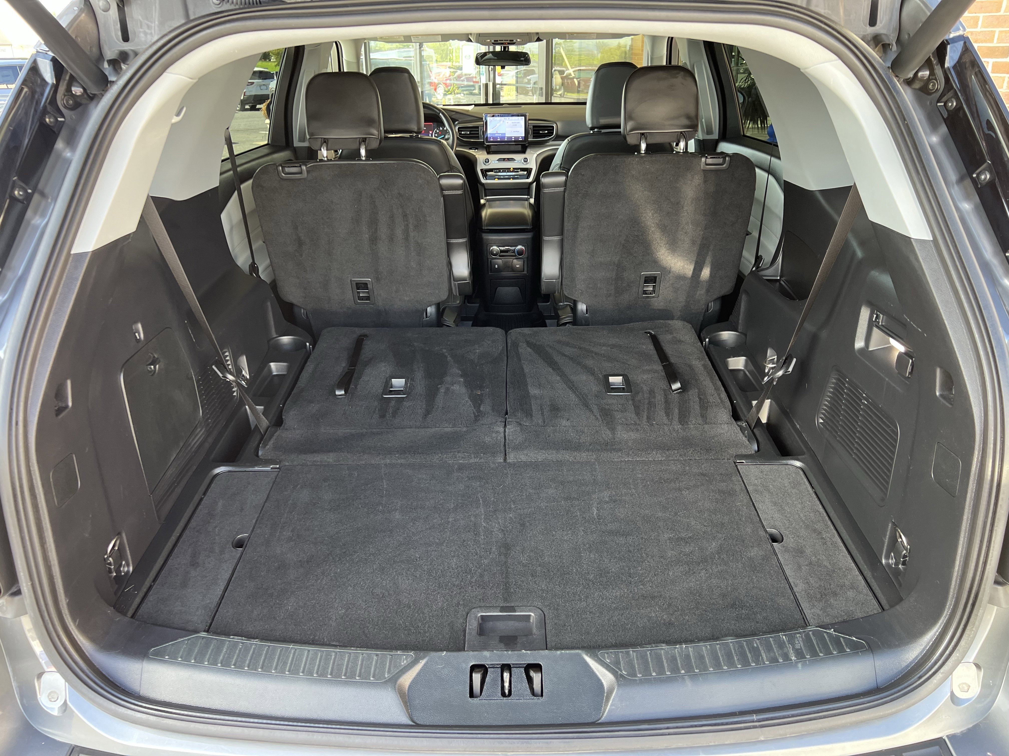 Used 2023 Ford Explorer XLT w/ Equipment Group 202A AWD/4WD image 31