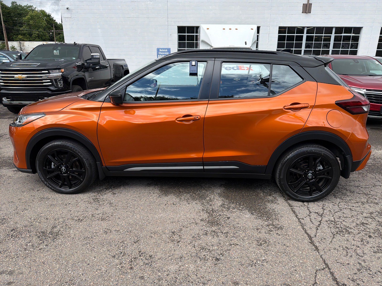 Used 2024 Nissan Kicks SR w/ SR Premium Package FWD image 10
