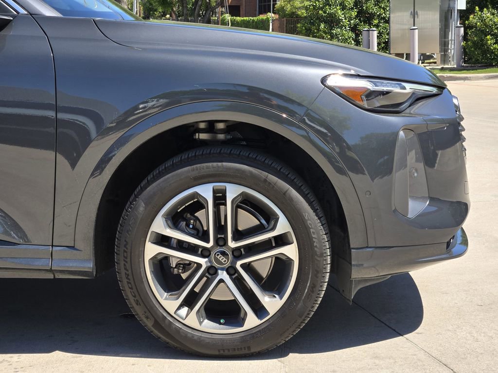 Certified 2025 Audi Q5 Premium Plus image 13