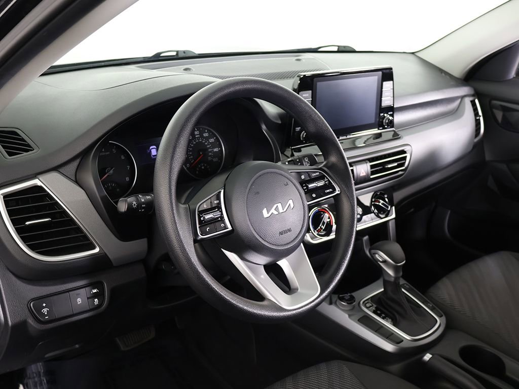 Used 2023 Kia Seltos LX image 24