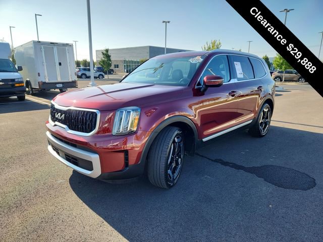 Used 2023 Kia Telluride EX w/ EX Captain's Chair Package image 4