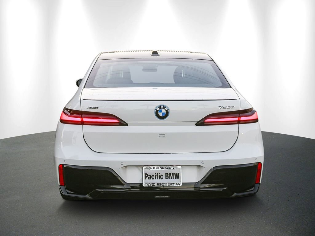 New 2026 BMW 750e xDrive w/ Premium Package AWD/4WD image 5