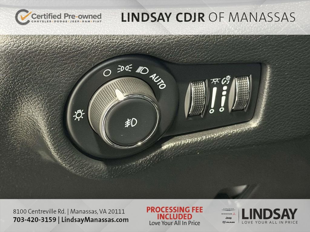 Used 2024 Chrysler Pacifica Premium FWD image 30