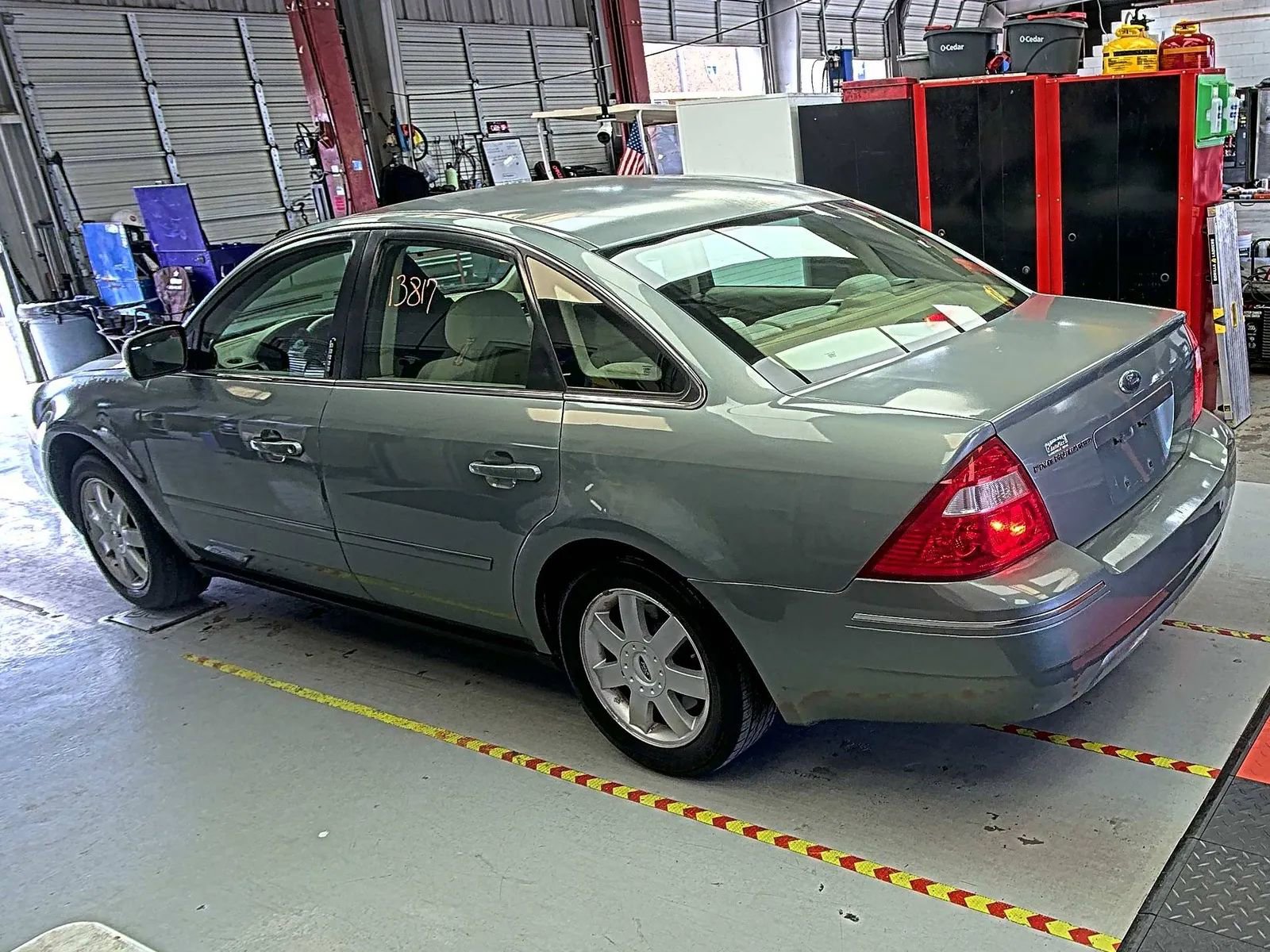 Used 2005 Ford Five Hundred SE FWD image 3